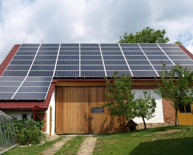 Uvažujete o montáži fotovoltických alebo solárnych panelov? Najskôr si posvieťte na strechu